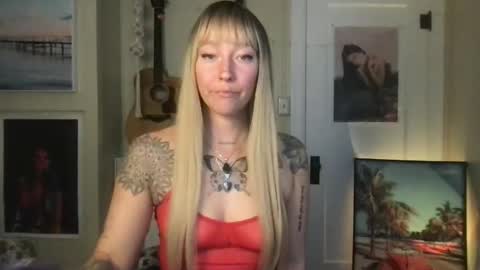 Snapshot of lilpeachykeenn chatting on 12.15.24 Lilpeachykeenn online show from 12.15.24