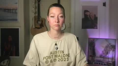 Snapshot of lilpeachykeenn chatting on 12.27.24 Lilpeachykeenn online show from 12.27.24