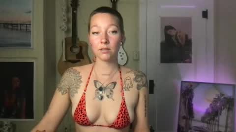 Snapshot of lilpeachykeenn chatting on 12.28.24 Lilpeachykeenn online show from 12.28.24
