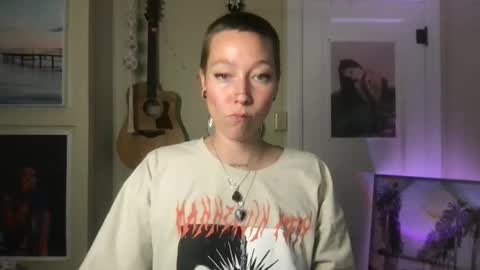 Snapshot of lilpeachykeenn chatting on 12.29.24 Lilpeachykeenn online show from 12.29.24