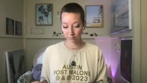 Snapshot of lilpeachykeenn chatting on 01.01.25 Lilpeachykeenn online show from 01.01.25