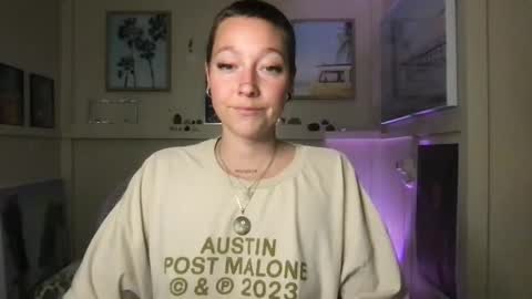 Snapshot of lilpeachykeenn chatting on 01.02.25 Lilpeachykeenn online show from 01.02.25