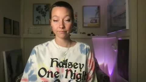 Snapshot of lilpeachykeenn chatting on 01.04.25 Lilpeachykeenn online show from 01.04.25