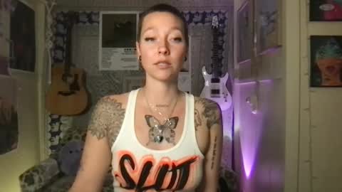 Snapshot of lilpeachykeenn chatting on 01.09.25 Lilpeachykeenn online show from 01.09.25