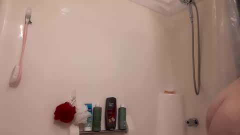 Snapshot of lilsirenluna chatting on 02.26.26 Luna online show from 02.26.26