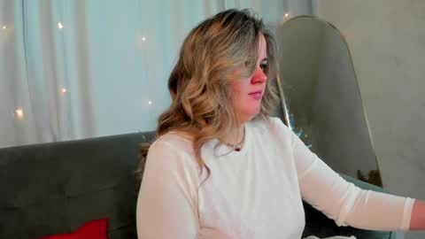 Snapshot of lily_bel chatting on 05.19.26 Lily online show from 05.19.26