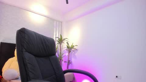lily_cash1 online show from 11.19.25