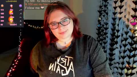 Snapshot of lily_lu_one chatting on 10.11.25 Elina online show from 10.11.25