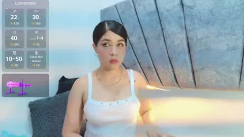 Snapshot of lily_meghan chatting on 06.11.26 LILY MEGHAN online show from 06.11.26