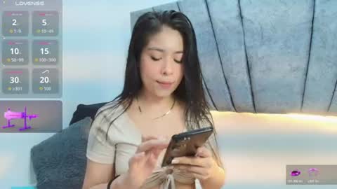 Snapshot of lily_meghan chatting on 06.19.26 LILY MEGHAN online show from 06.19.26