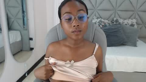 Snapshot of lily_mendoza chatting on 06.03.26 lily_mendoza online show from 06.03.26
