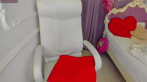 Snapshot of lily_merlin chatting on 04.30.26 Lily online show from 04.30.26