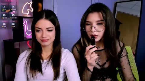 Snapshot of lily_morty chatting on 10.22.25 Lily online show from 10.22.25