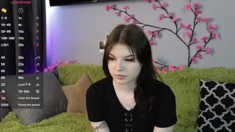 Snapshot of lily_qute chatting on 05.14.26 Lily online show from 05.14.26