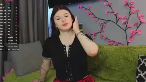 Snapshot of lily_qute chatting on 06.21.26 Lily online show from 06.21.26