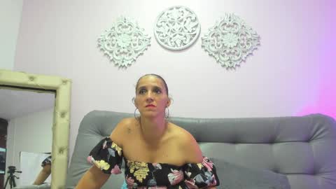 Snapshot of lily_rose0 chatting on 05.01.26 lily_rose0 online show from 05.01.26