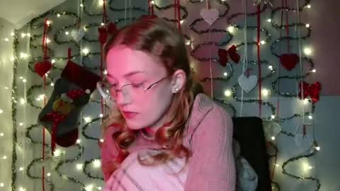 Snapshot of lily_tayberry chatting on 11.24.25 small lily online show from 11.24.25