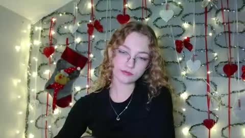 Snapshot of lily_tayberry chatting on 11.25.25 small lily online show from 11.25.25