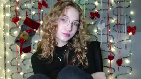 Snapshot of lily_tayberry chatting on 11.27.25 small lily online show from 11.27.25