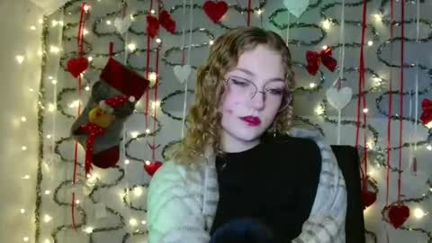 Snapshot of lily_tayberry chatting on 12.02.25 small lily online show from 12.02.25