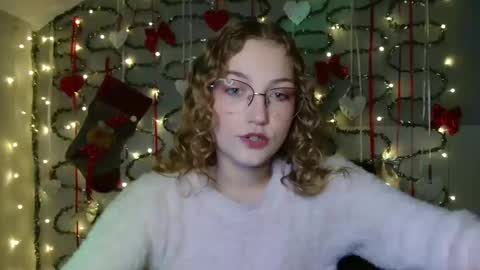 Snapshot of lily_tayberry chatting on 12.18.25 small lily online show from 12.18.25