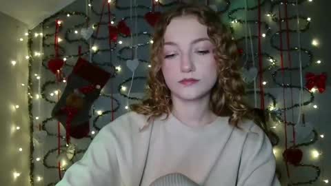 Snapshot of lily_tayberry chatting on 12.19.25 small lily online show from 12.19.25
