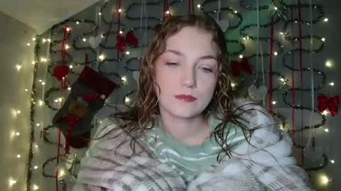 Snapshot of lily_tayberry chatting on 12.22.25 small lily online show from 12.22.25