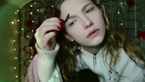 Snapshot of lily_tayberry chatting on 01.09.26 small lily online show from 01.09.26