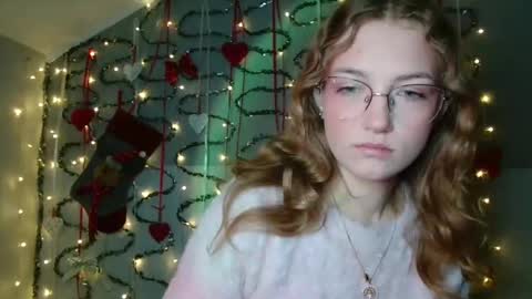 Snapshot of lily_tayberry chatting on 01.13.26 small lily online show from 01.13.26