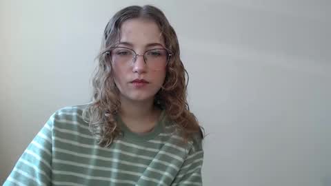 Snapshot of lily_tayberry chatting on 03.01.26 small lily online show from 03.01.26