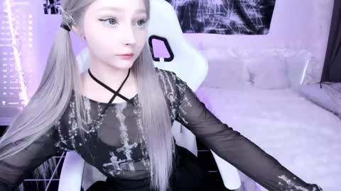 Snapshot of lily_weep chatting on 02.25.26 Lily online show from 02.25.26