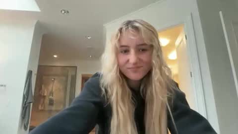 Snapshot of lilybrown07 chatting on 02.20.26 lilybrown07 online show from 02.20.26