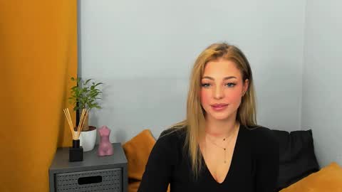 Snapshot of lilylovely26 chatting on 12.20.24 Lily online show from 12.20.24
