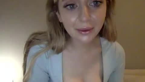 Snapshot of lilymae98 chatting on 12.29.24 LilyMae online show from 12.29.24