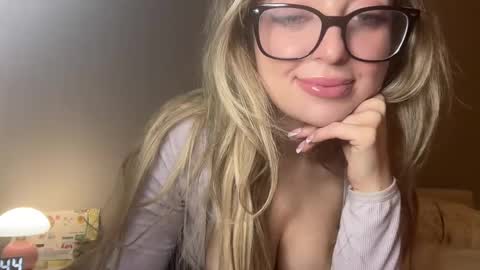 Snapshot of lilymae98 chatting on 01.11.25 LilyMae online show from 01.11.25
