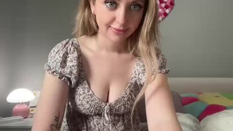 Snapshot of lilymae98 chatting on 01.29.25 LilyMae online show from 01.29.25