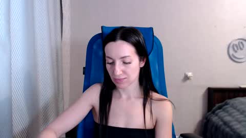 Snapshot of lilymellow chatting on 12.12.24 Lily online show from 12.12.24