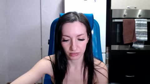 Snapshot of lilymellow chatting on 01.17.25 Lily online show from 01.17.25