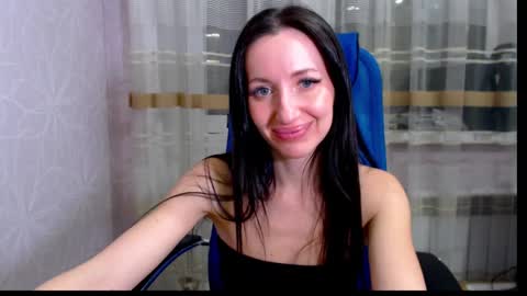 Snapshot of lilymellow chatting on 01.25.25 Lily online show from 01.25.25