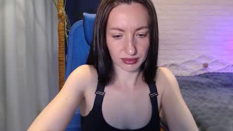 Snapshot of lilymellow chatting on 10.03.25 Lily online show from 10.03.25