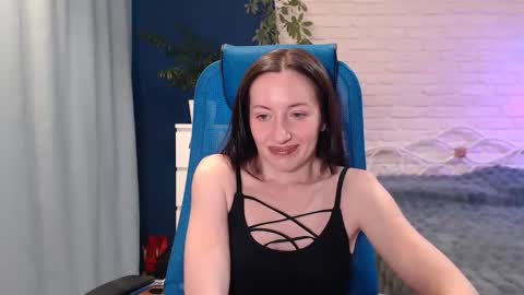 Snapshot of lilymellow chatting on 10.07.25 Lily online show from 10.07.25