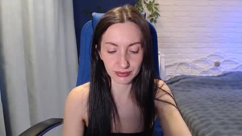 Snapshot of lilymellow chatting on 10.22.25 Lily online show from 10.22.25