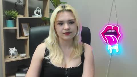 Snapshot of lilysweetxo chatting on 04.22.26 Lily online show from 04.22.26
