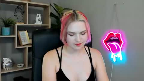 Snapshot of lilysweetxo chatting on 06.24.26 Lily online show from 06.24.26