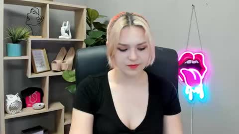 Snapshot of lilysweetxo chatting on 07.13.26 Lily online show from 07.13.26