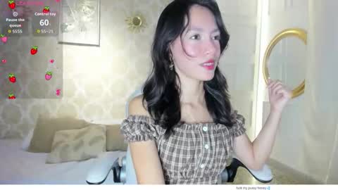 Snapshot of lilythea_ chatting on 05.17.26 lilythea_ online show from 05.17.26