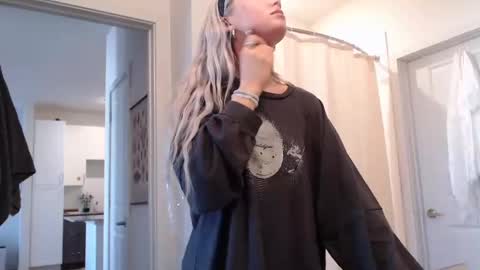 Lily Monroe online show from 11.13.25