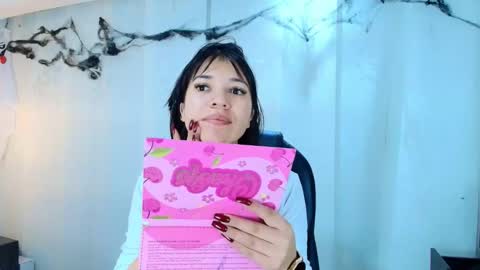 Snapshot of lina_bedoya chatting on 11.10.25 Lina Bedoya online show from 11.10.25