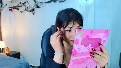 Snapshot of lina_bedoya chatting on 11.13.25 Lina Bedoya online show from 11.13.25