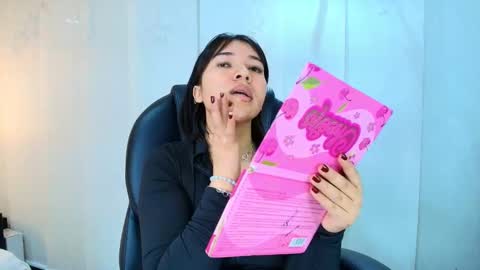 Snapshot of lina_bedoya chatting on 11.26.25 Lina Bedoya online show from 11.26.25